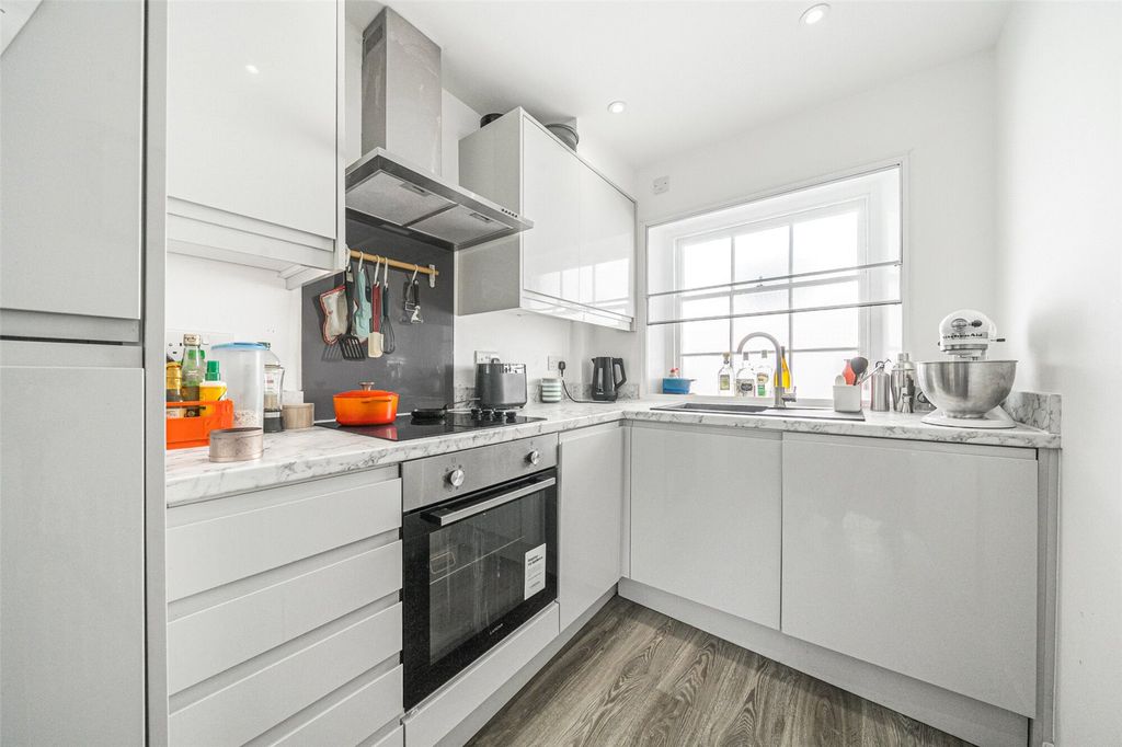 Property photo 2 of 12 Kitchen