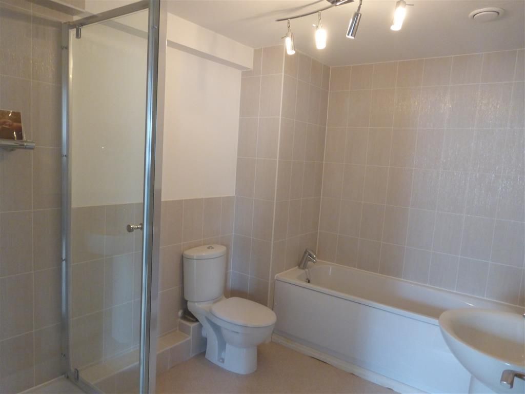 Property photo 3 of 10 Bathroom