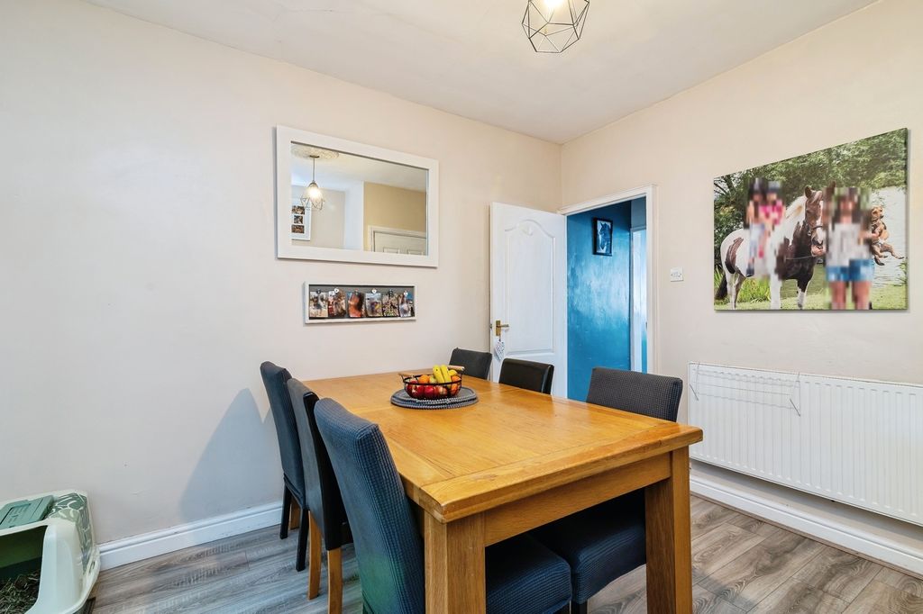 Property photo 3 of 16 Pbox-Img.Jpg