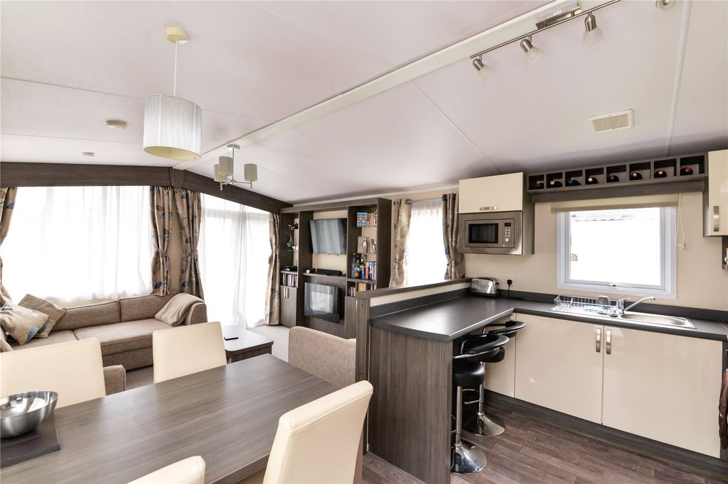 Property photo 2 of 17 Picture No. 02