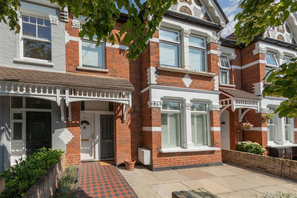 Property photo 1 of 20 Beech Hall Road, E4