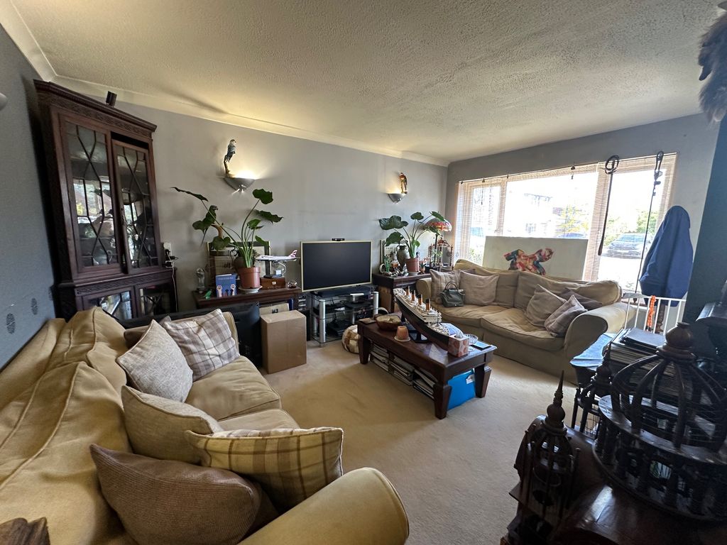 Property photo 3 of 12