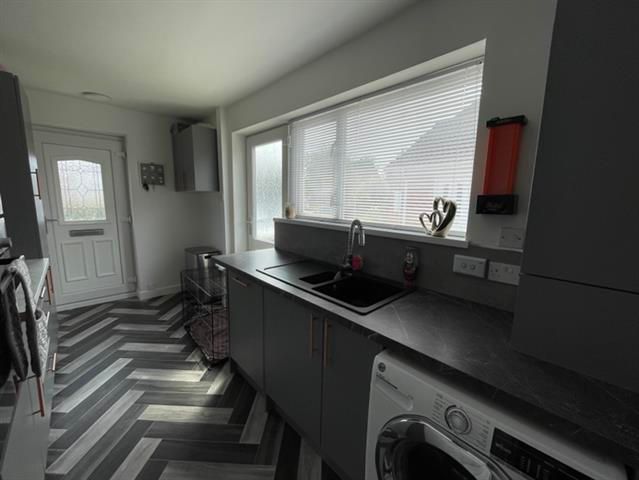 Property photo 3 of 8 Kitchen