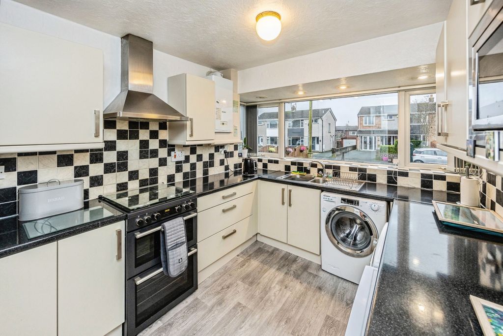 Property photo 2 of 20 Kitchen