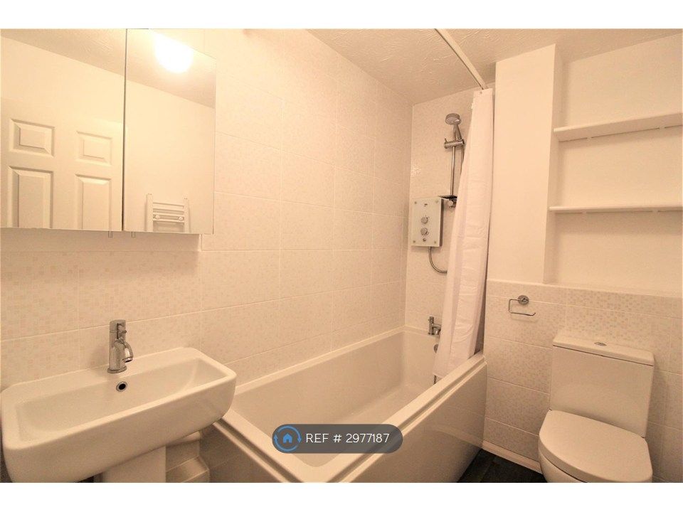 Property photo 2 of 7 Bathroom