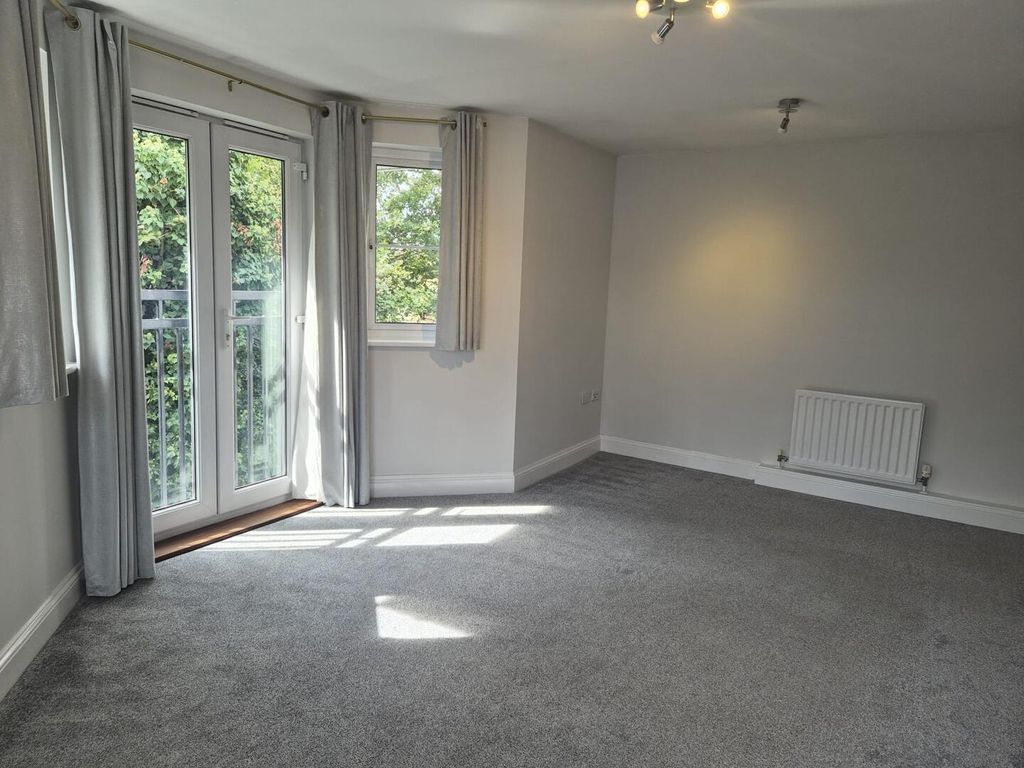 Property photo 3 of 17 Living Room