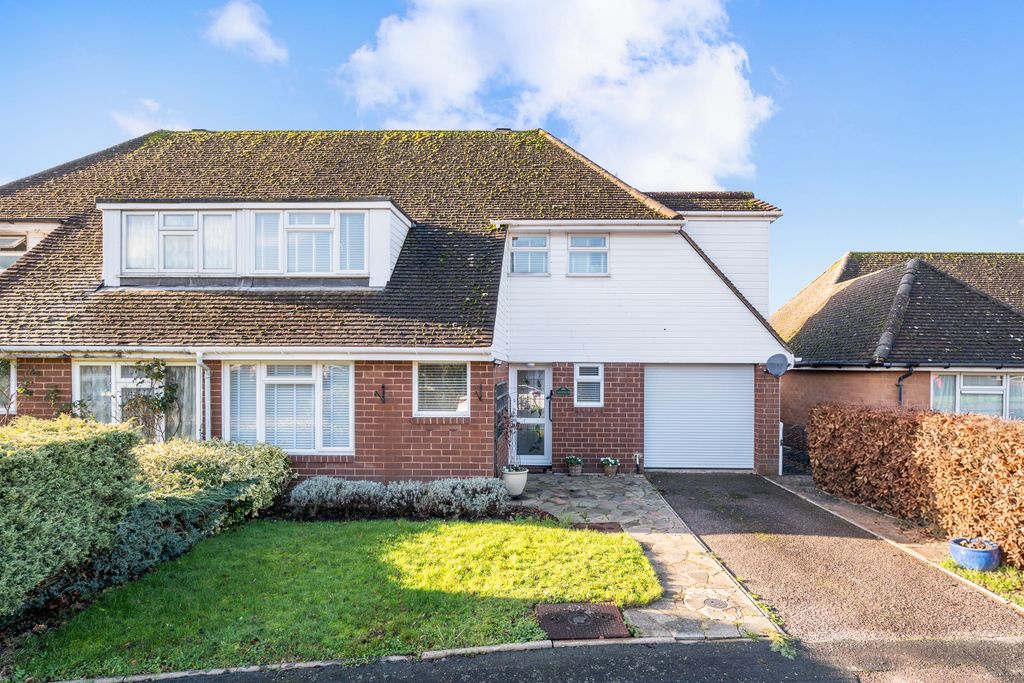 Property photo 1 of 16 Cressall Mead 3 (16)