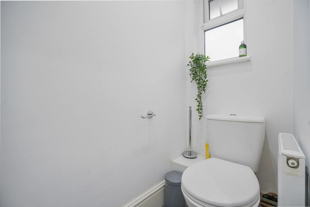 Property photo 3 of 11 Bathroom