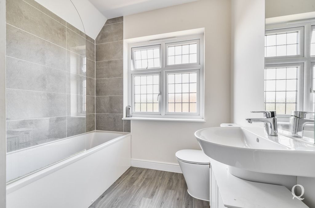 Property photo 3 of 22 6A6Fbaa5-E22A-4ee...
