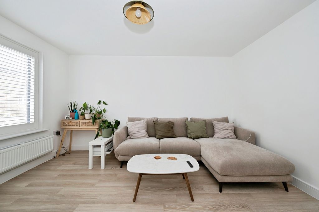 Property photo 3 of 19 Pbox-Img.Jpg