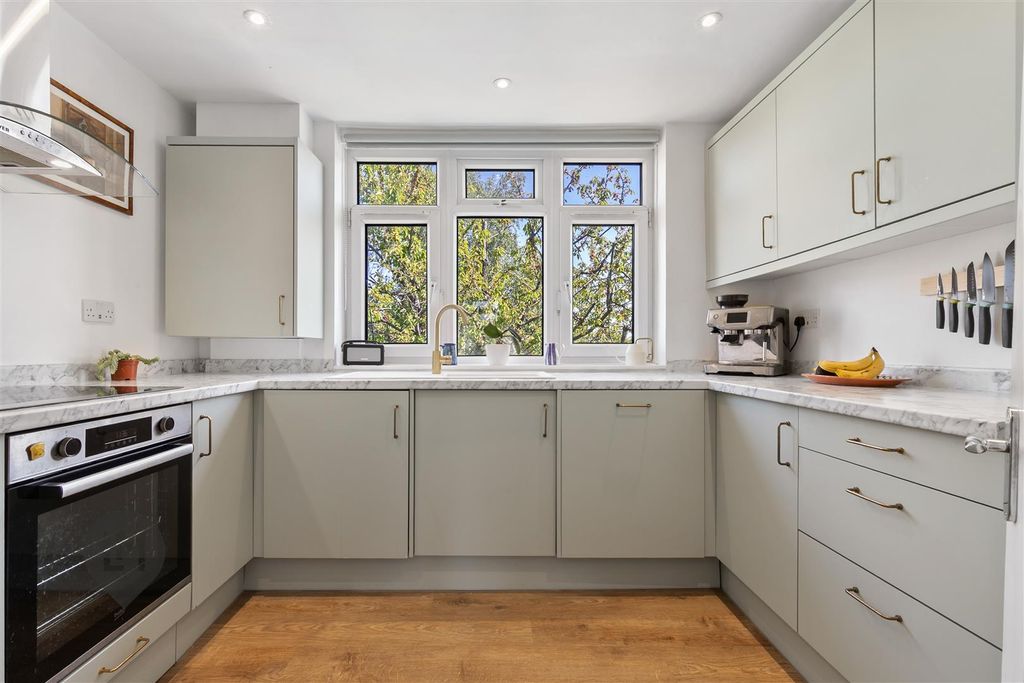 Property photo 3 of 8 Kitchen