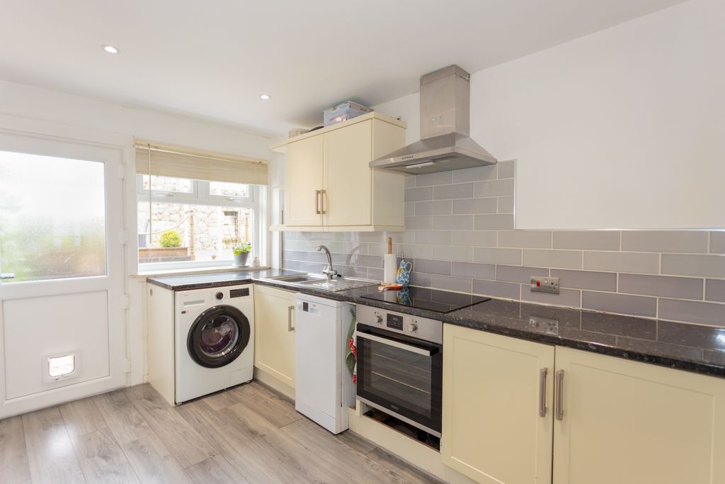 Property photo 3 of 23 Kitchen