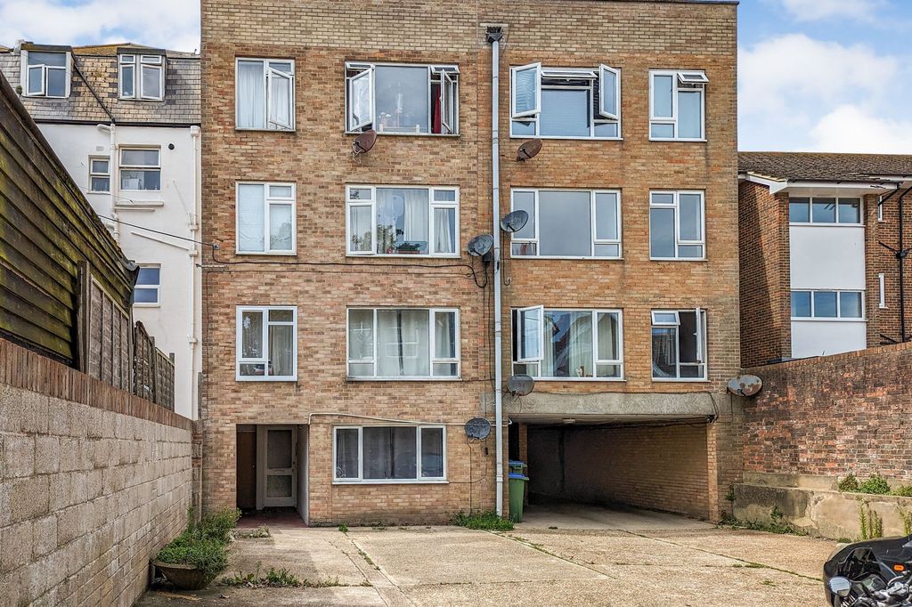 Property photo 2 of 10 Flat 6, Beachcroft, Pelham Place, Seaford, Bn25 1En