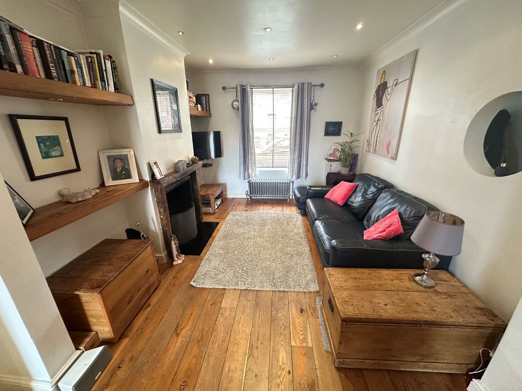 Property photo 3 of 12 4034086