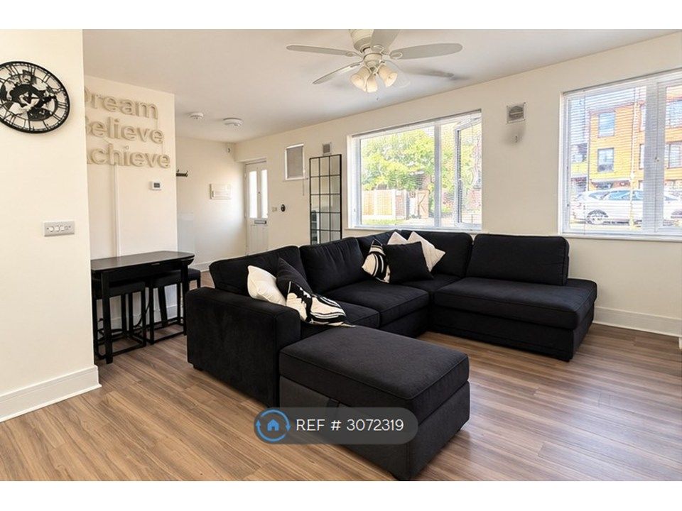 Property photo 1 of 7 Living Room View 1