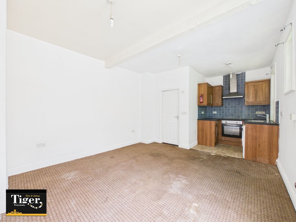 Property photo 2 of 9 Cam03440G0-Pr0690-Still003