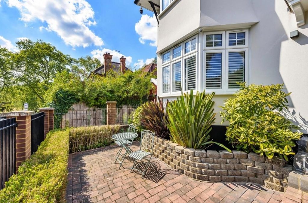 Property photo 2 of 13 18277199_2.Jpg