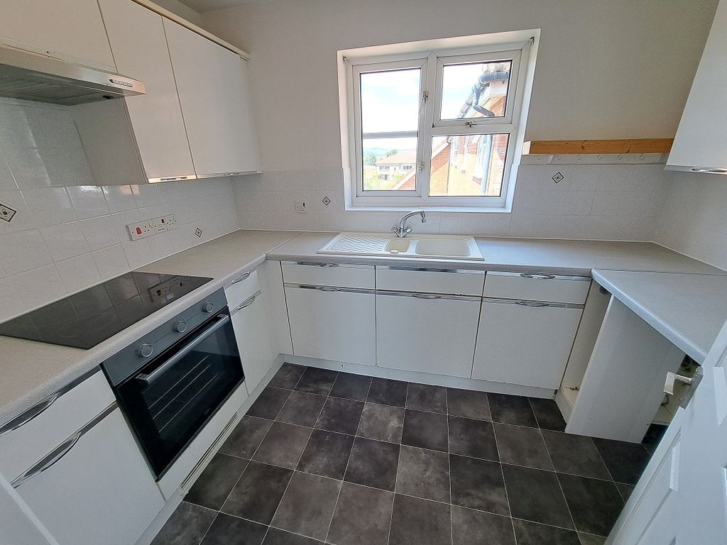 Property photo 3 of 8 Kitchen