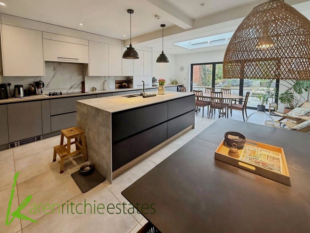 Property photo 2 of 23