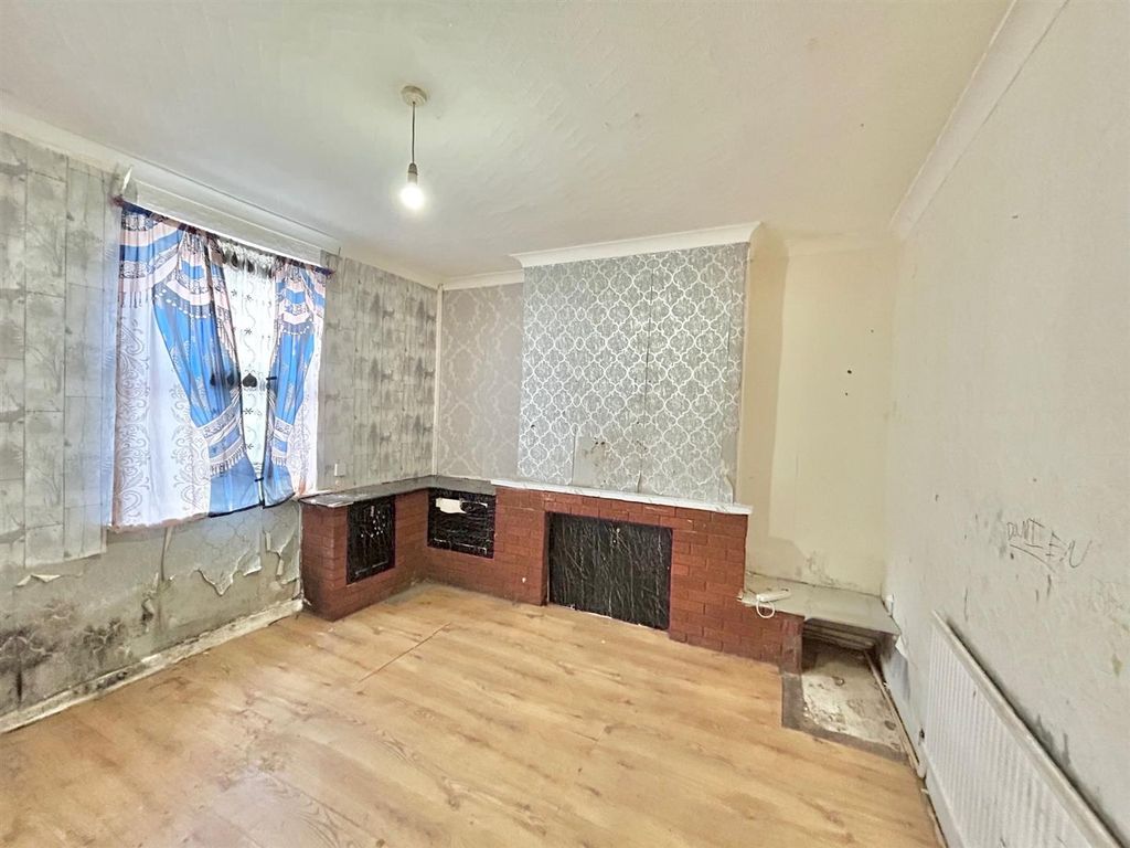 Property photo 2 of 6 Lounge.Jpg