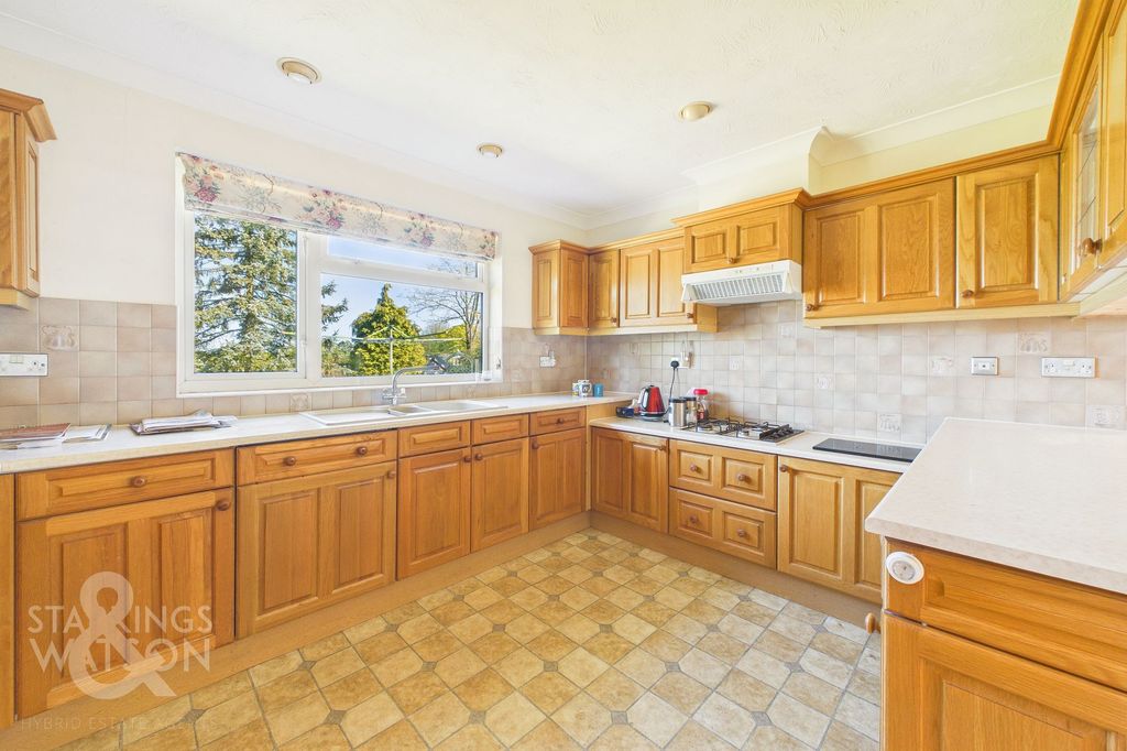 Property photo 3 of 46