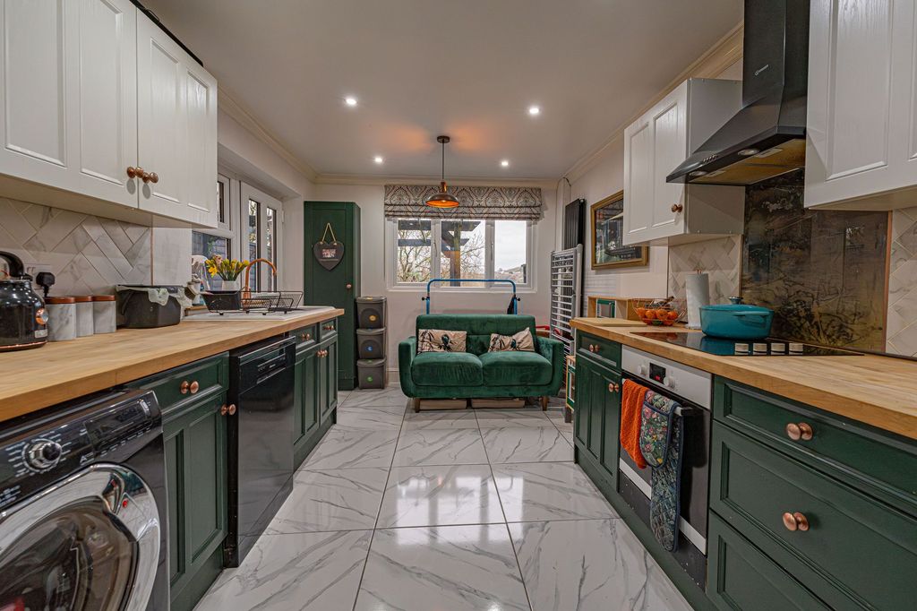 Property photo 3 of 37