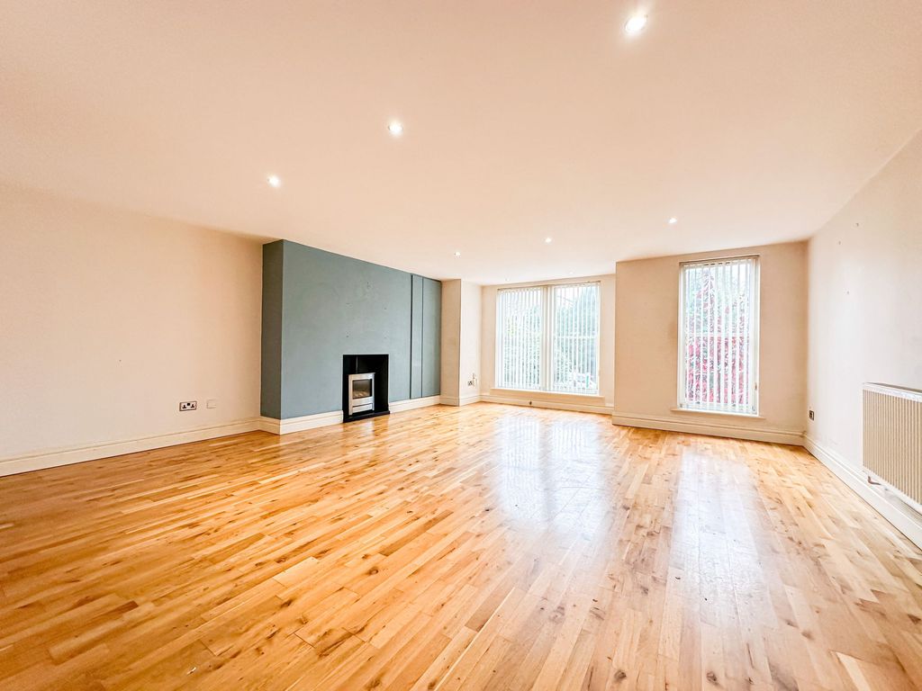 Property photo 3 of 19 Photo 15