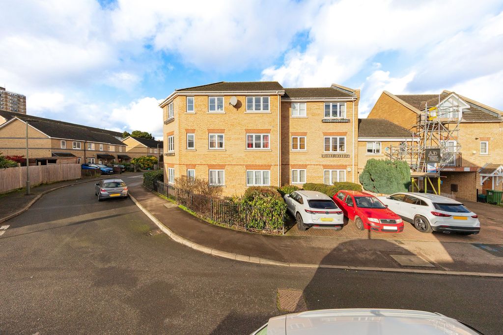 Property photo 1 of 12