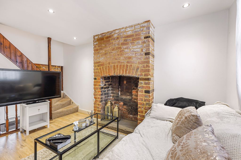 Property photo 1 of 14 2 Bedroom House For Rent