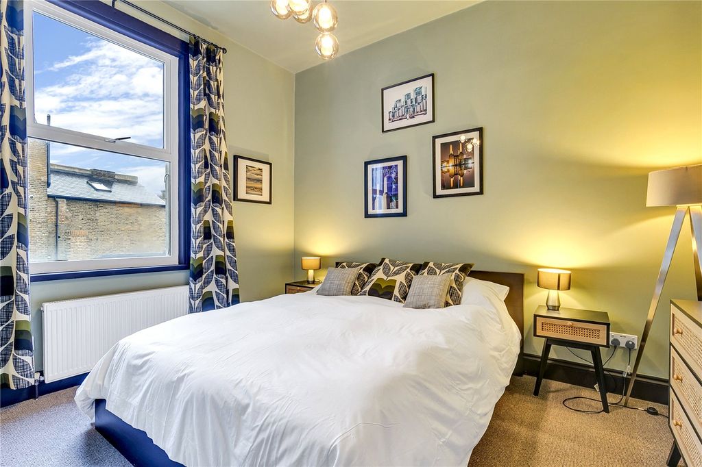 Property photo 3 of 8 Bedroom