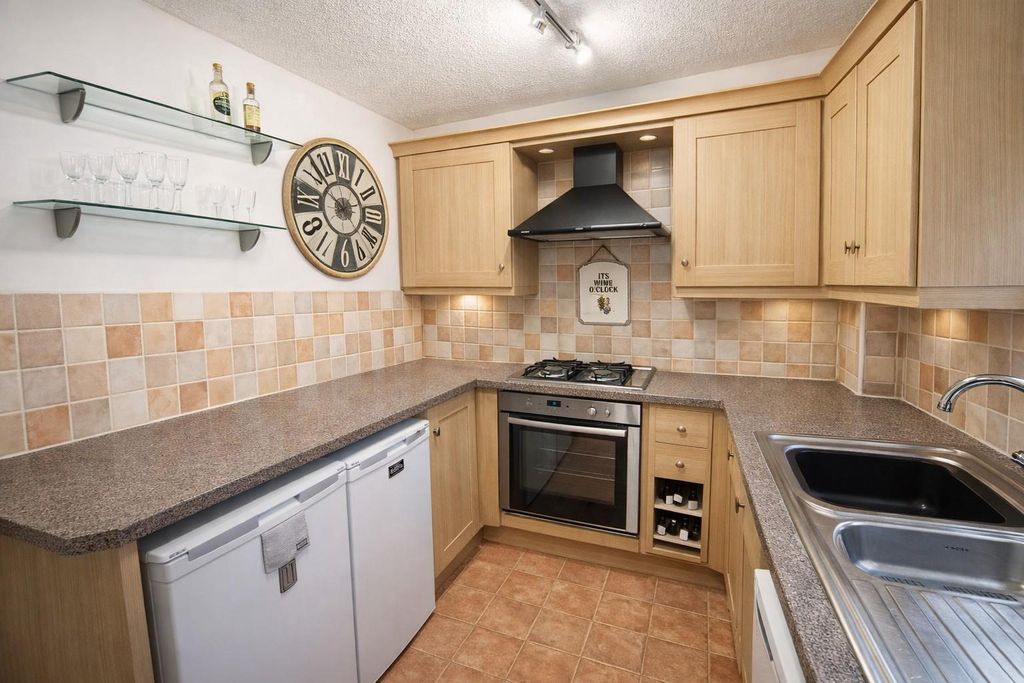 Property photo 3 of 9 Kitchen.Jpg