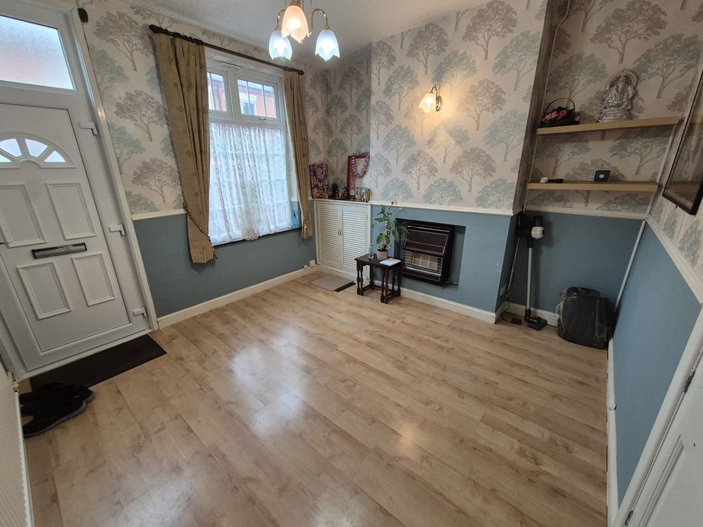 Property photo 2 of 12 Lounge