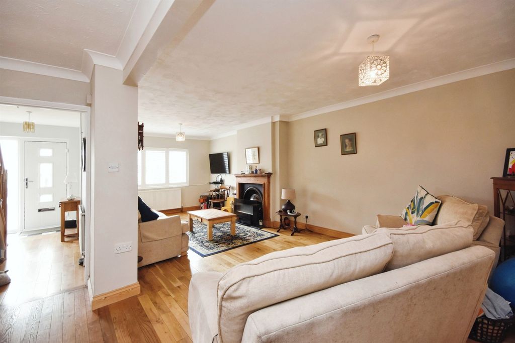 Property photo 3 of 16