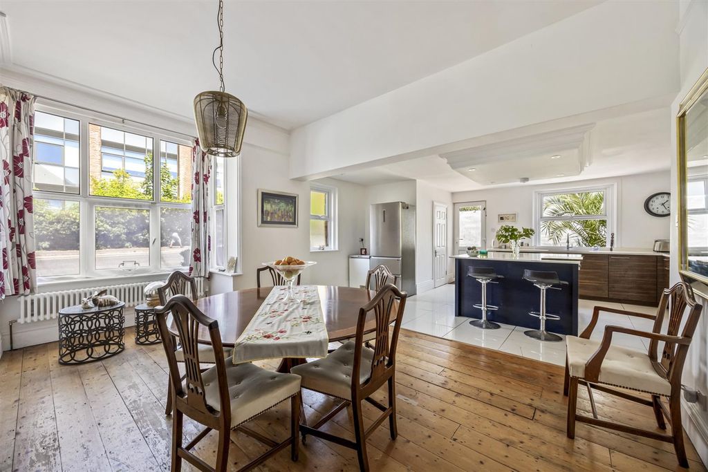 Property photo 2 of 19 Chanctonbury Road, 34-016.Jpg