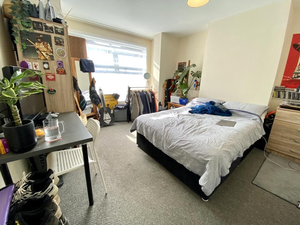 Property photo 3 of 15 Room