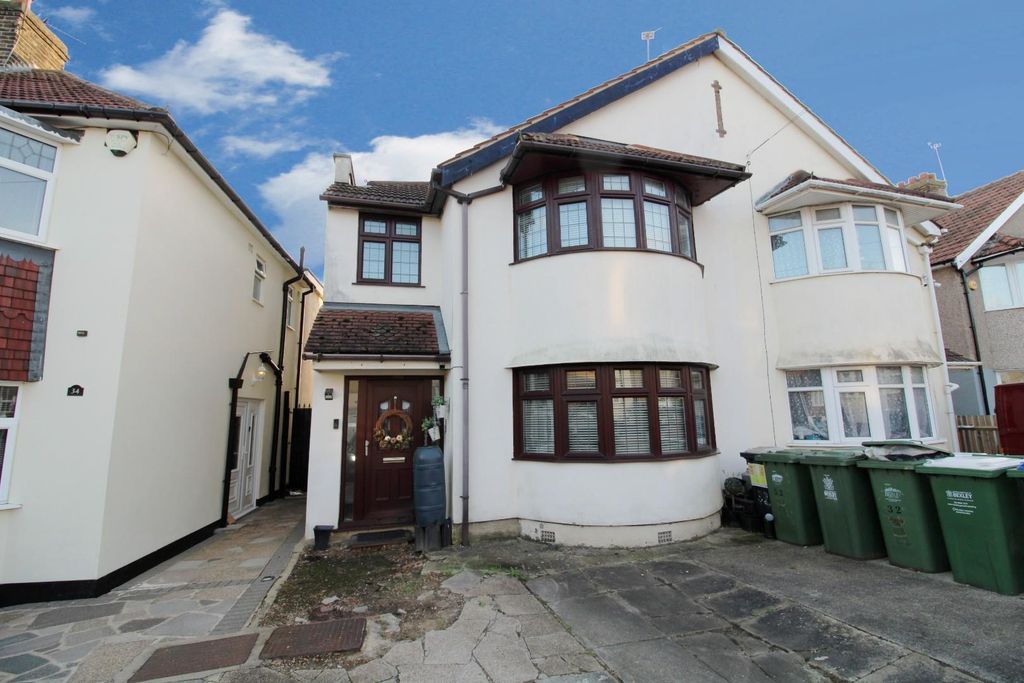 Property photo 1 of 18 External