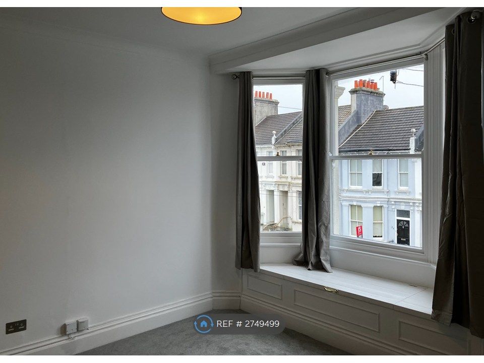 Property photo 2 of 18 Lounge Bay Window Seat