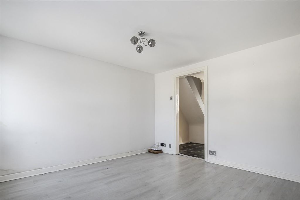 Property photo 2 of 13 5_77068.Jpg