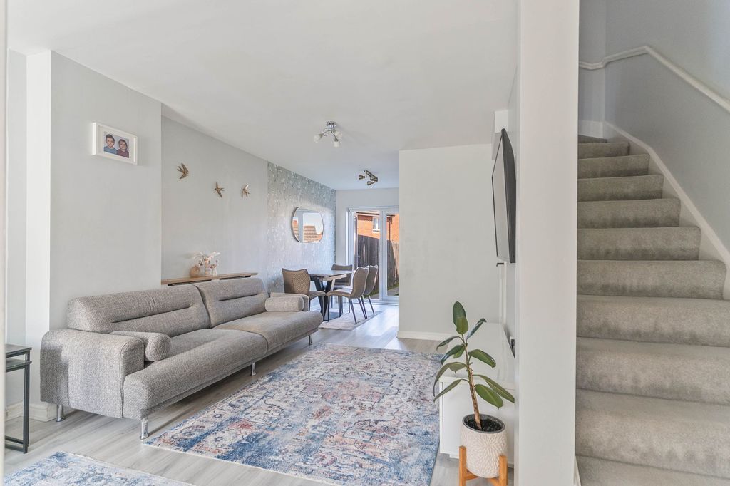 Property photo 1 of 32