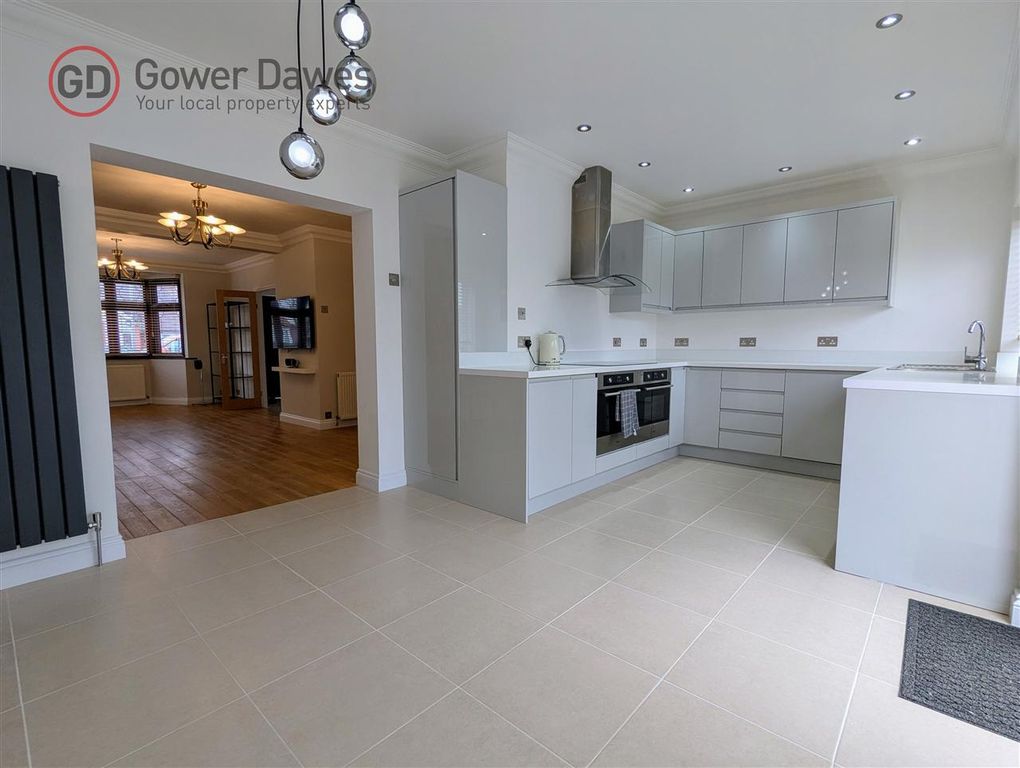 Property photo 2 of 21 Kitchen