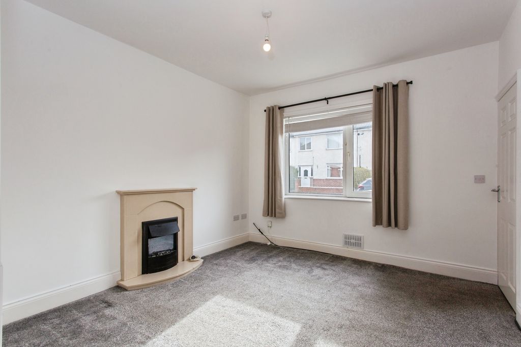 Property photo 2 of 16 Lounge