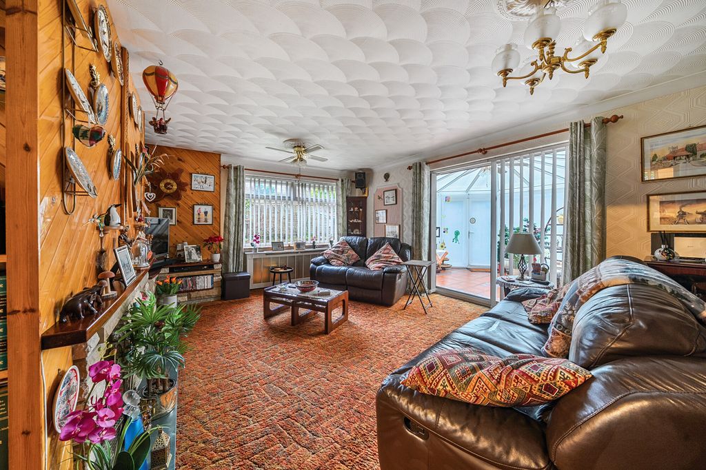 Property photo 3 of 8 3