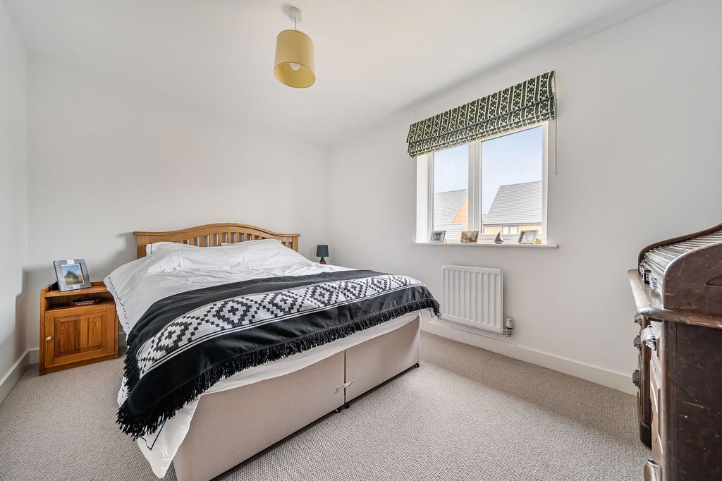 Property photo 2 of 17 Bedroom One (2)