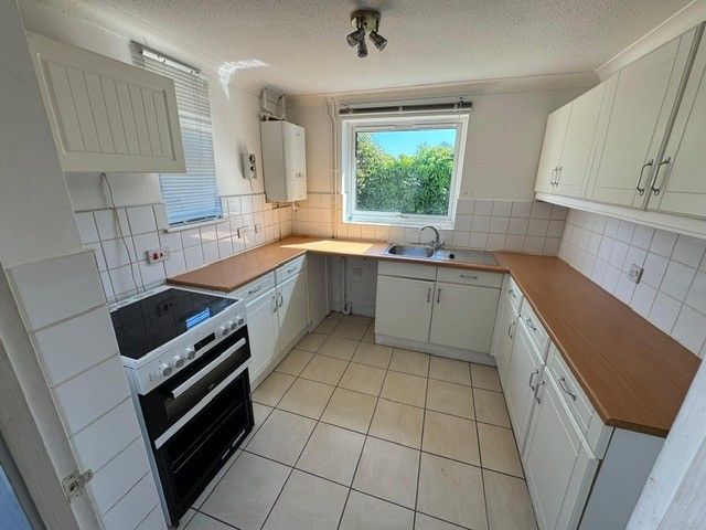 Property photo 3 of 10 Kitchen