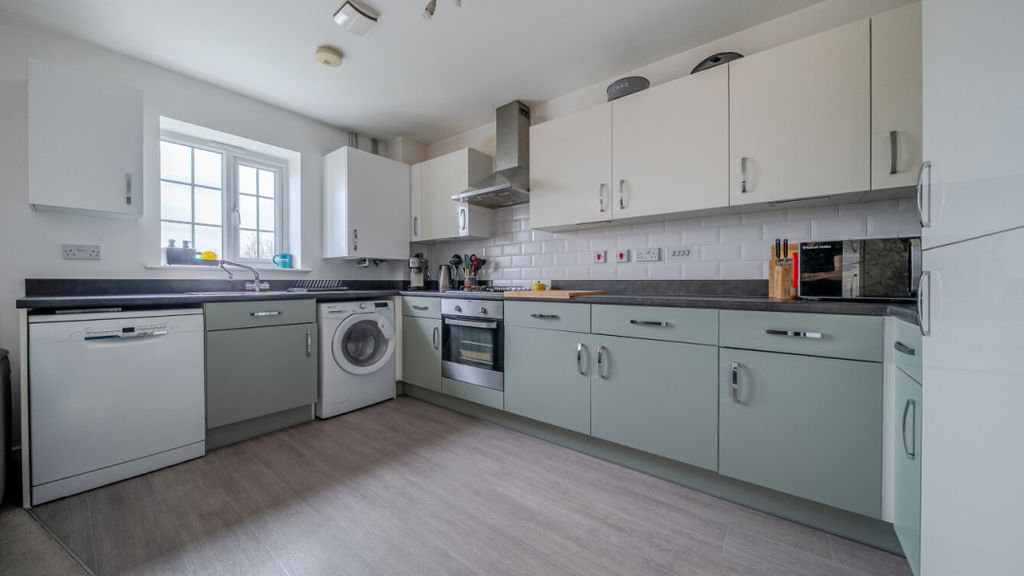 Property photo 3 of 20