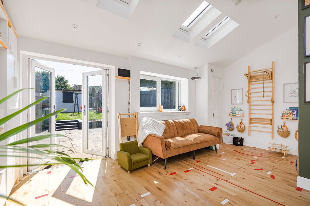 Property photo 2 of 33 4442853
