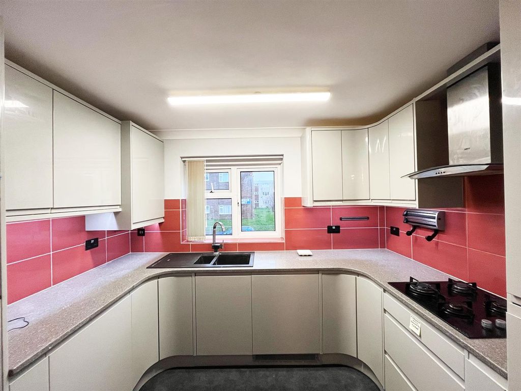 Property photo 1 of 10 Kitchen 1.Jpg