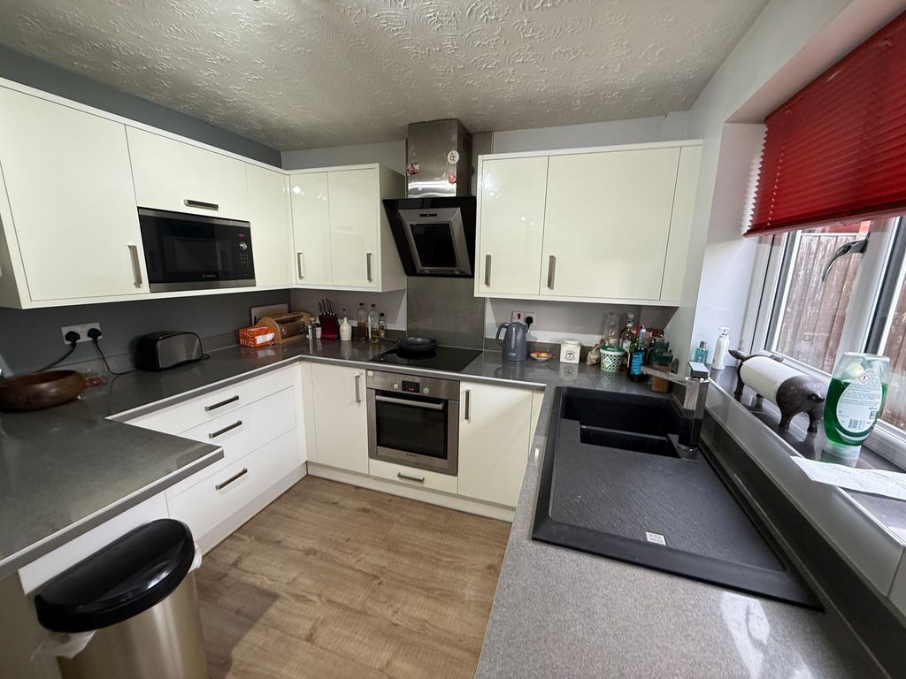 Property photo 3 of 19