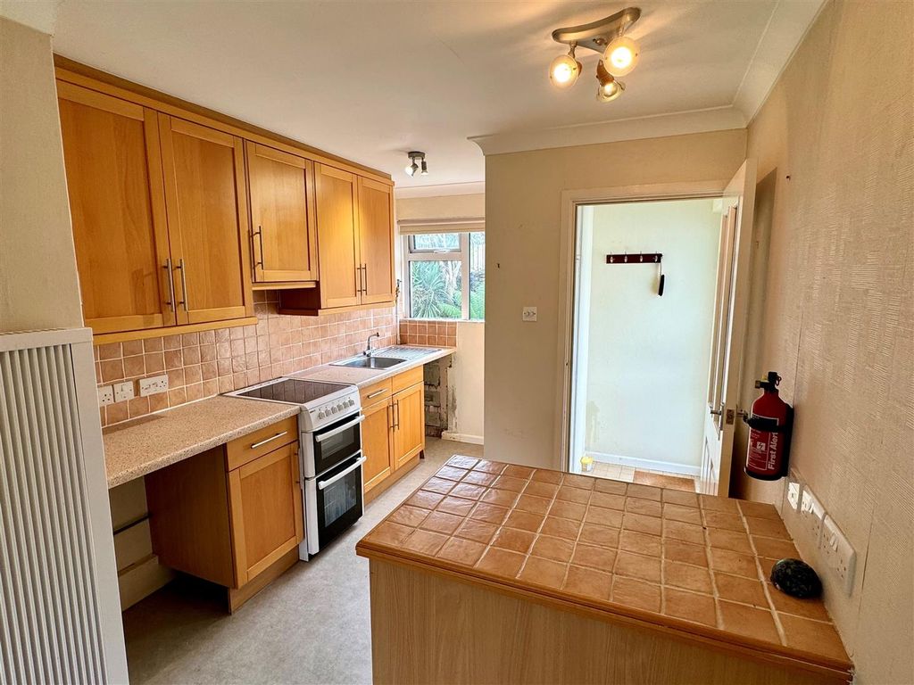 Property photo 3 of 9 2 Porth Cova Kitchen