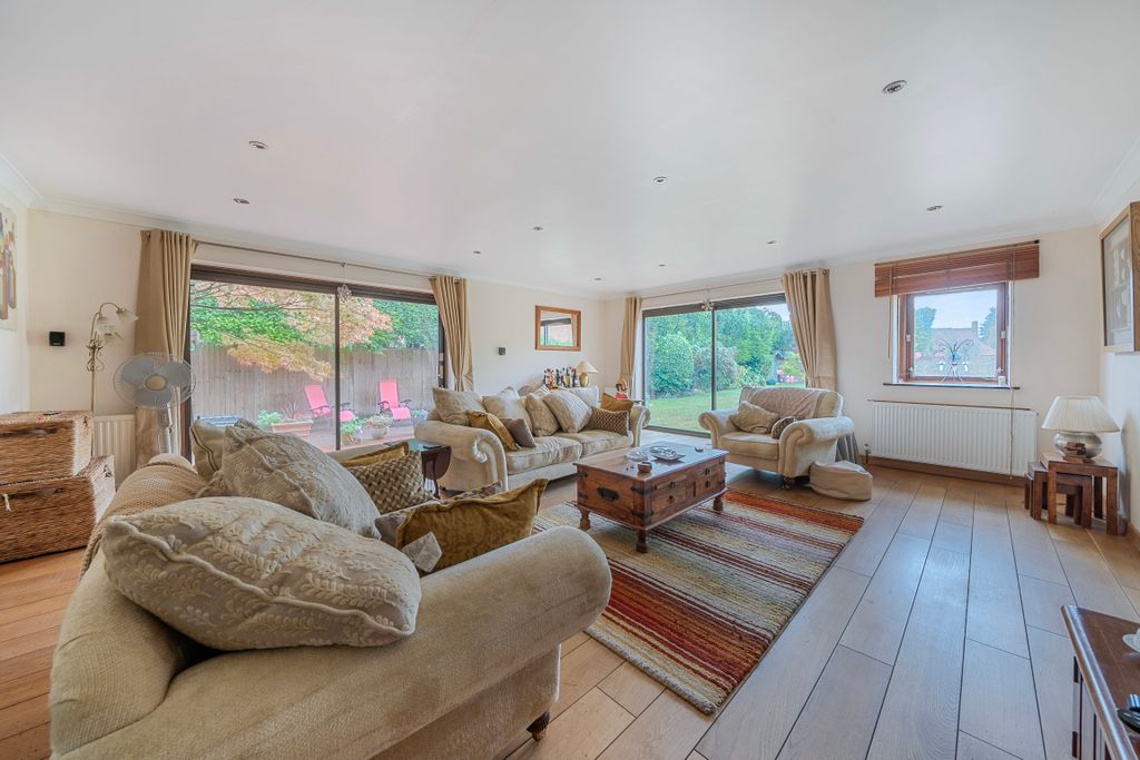 Property photo 3 of 18 Sitting Room
